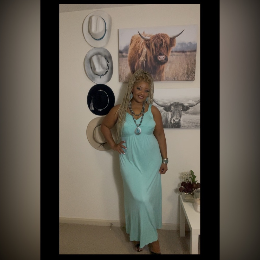 Elegant Aqua Sleeveless Dress - Picture 6 of 10